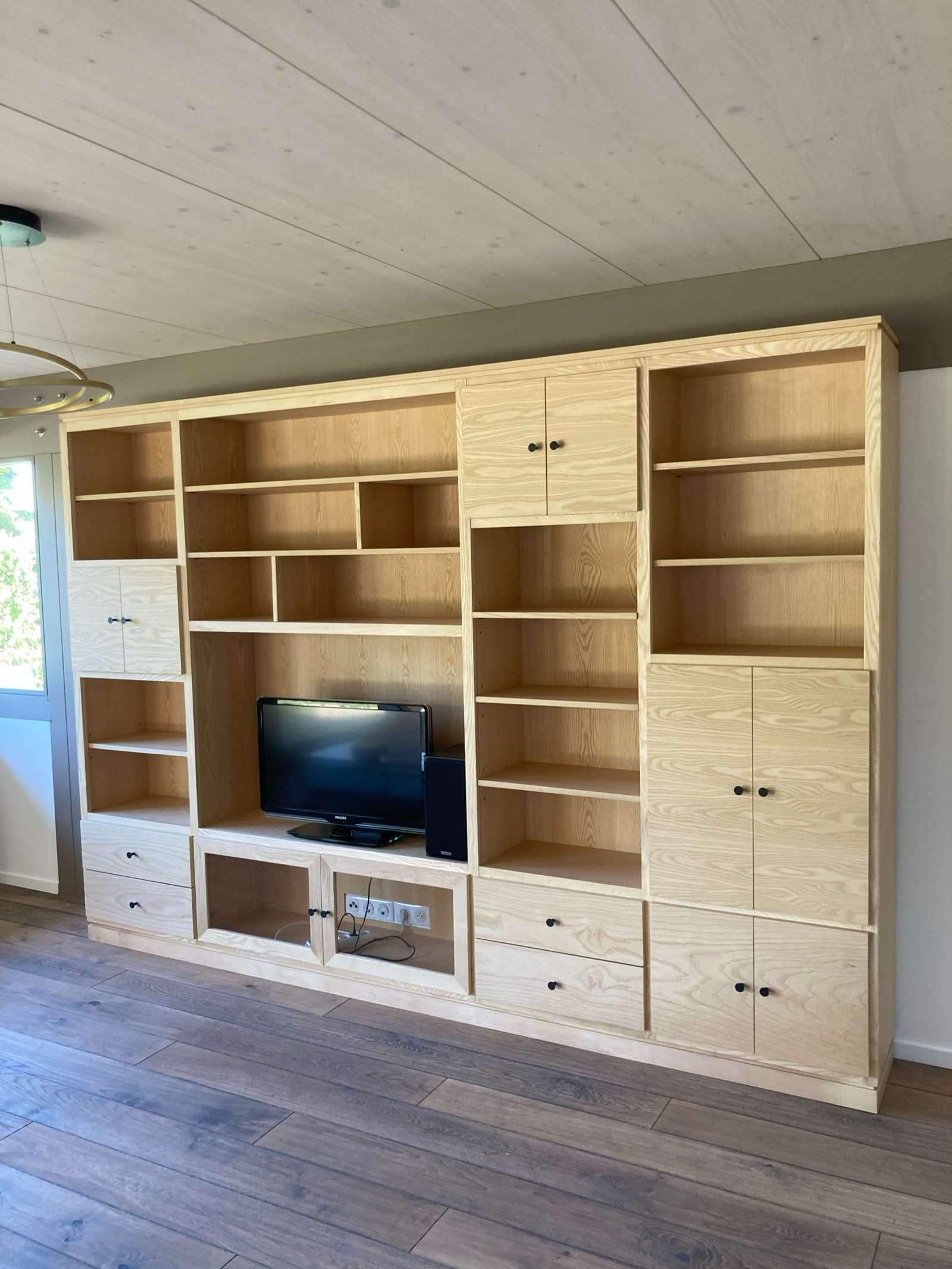 Bibliothèque murale de salon