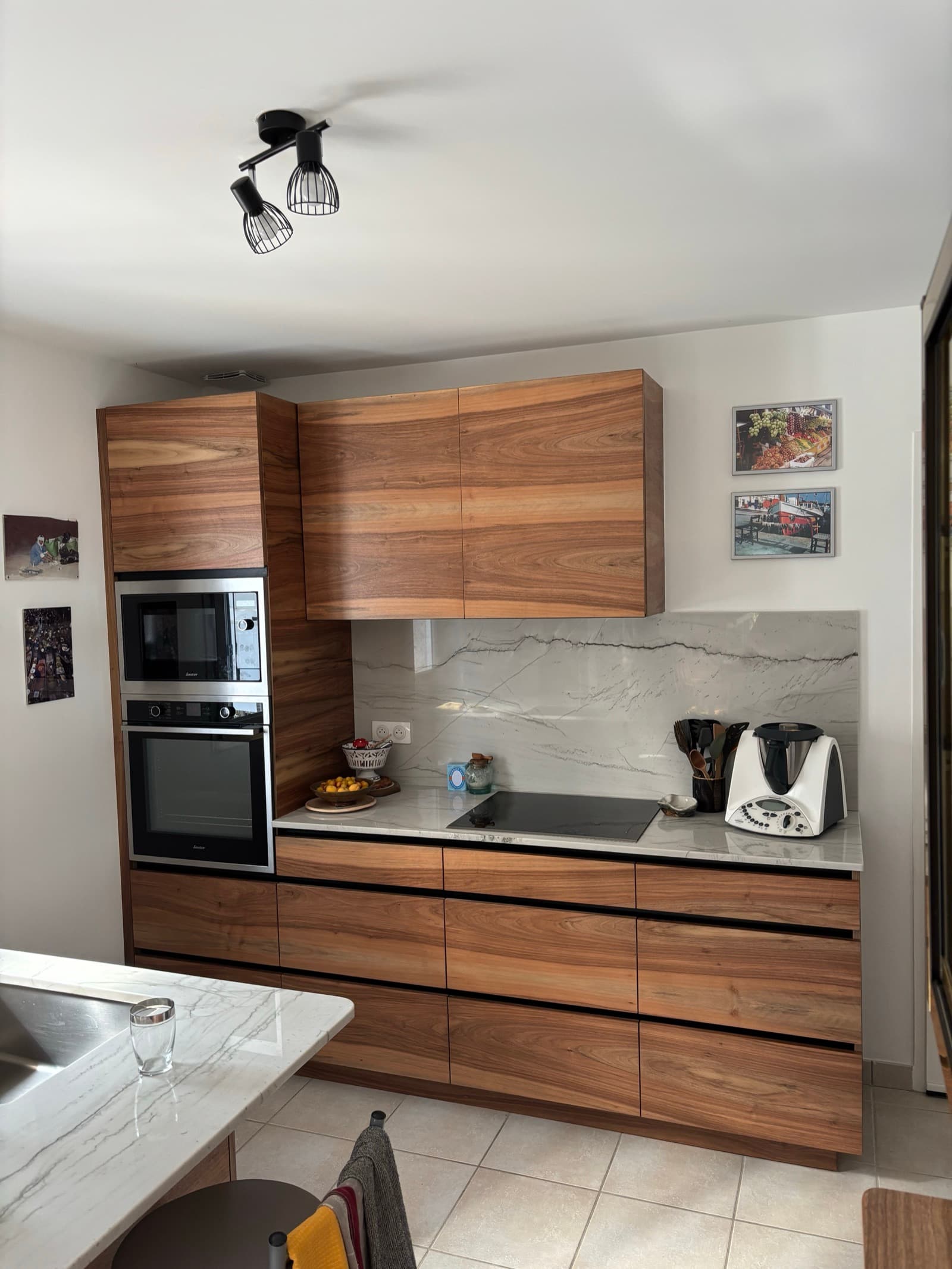 Cuisine rangements bois et noir