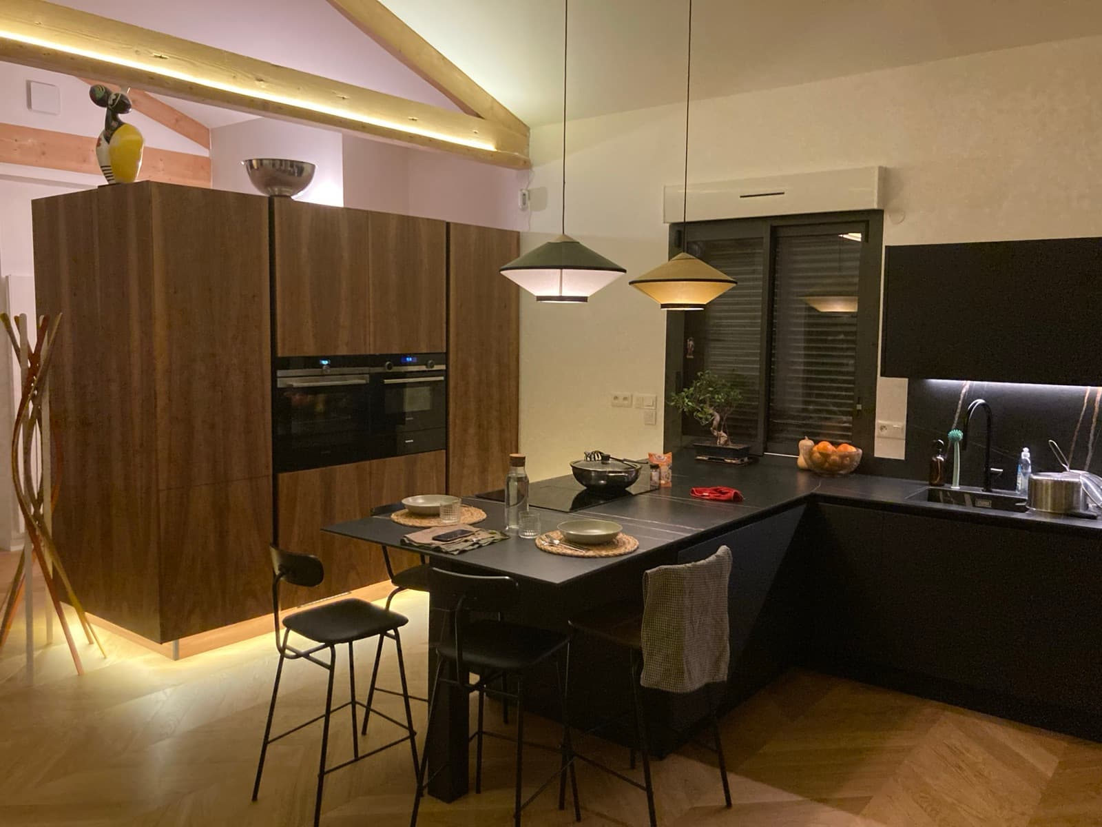 Cuisine sur mesure avec poutres apparentes