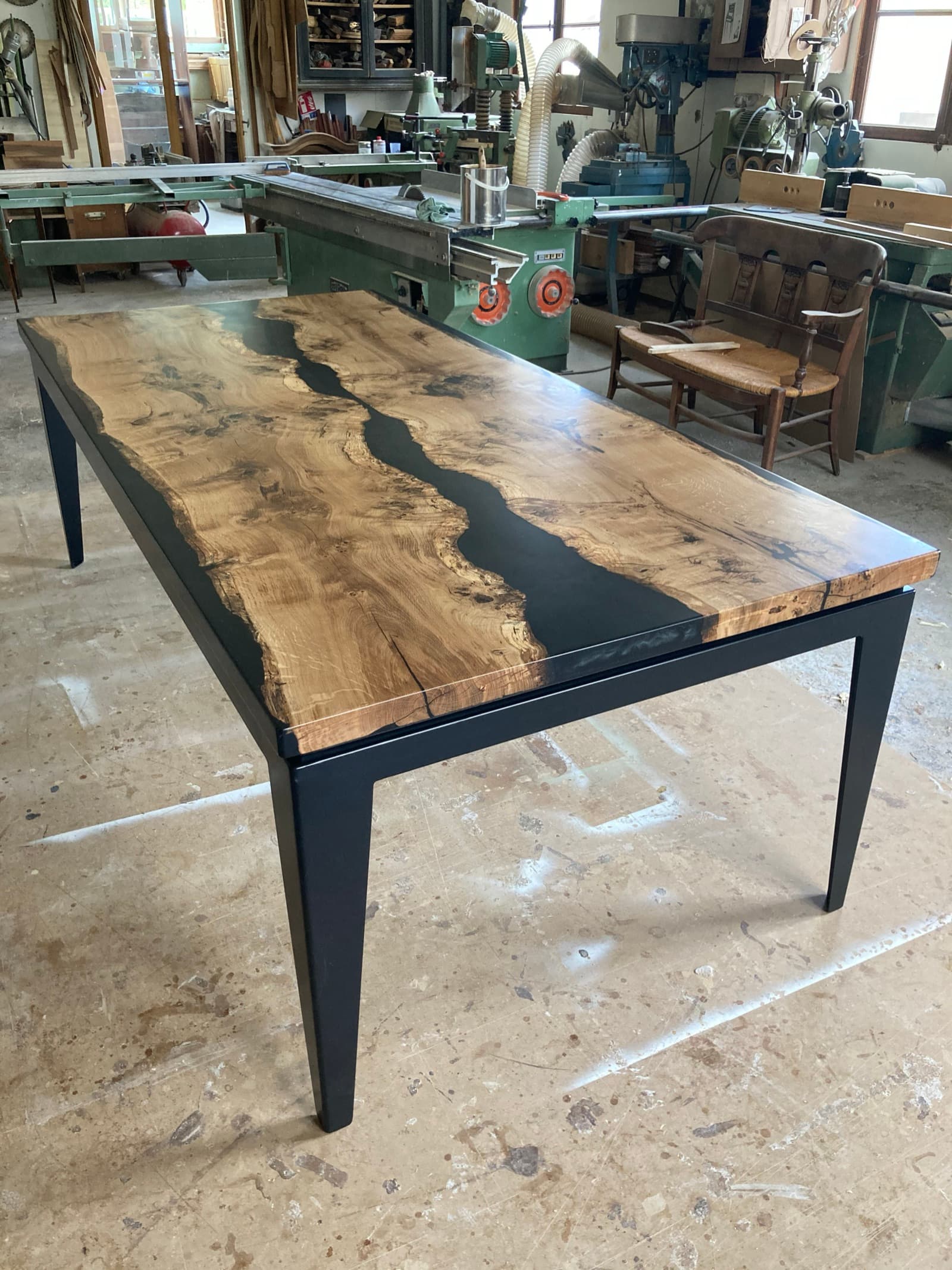 Table résine noire